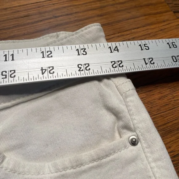 Joe’s Jeans Women’s white jeans - size 2 - Picture 2 of 7